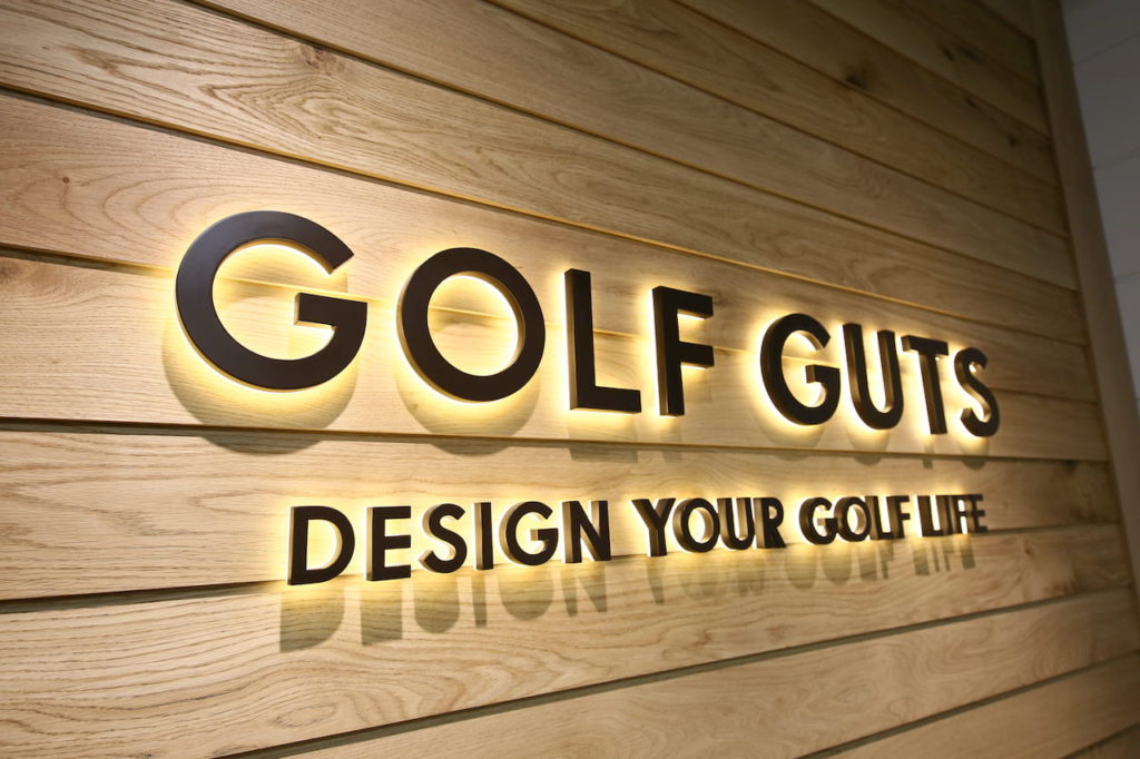 GOLF GUTSの入口ロゴ